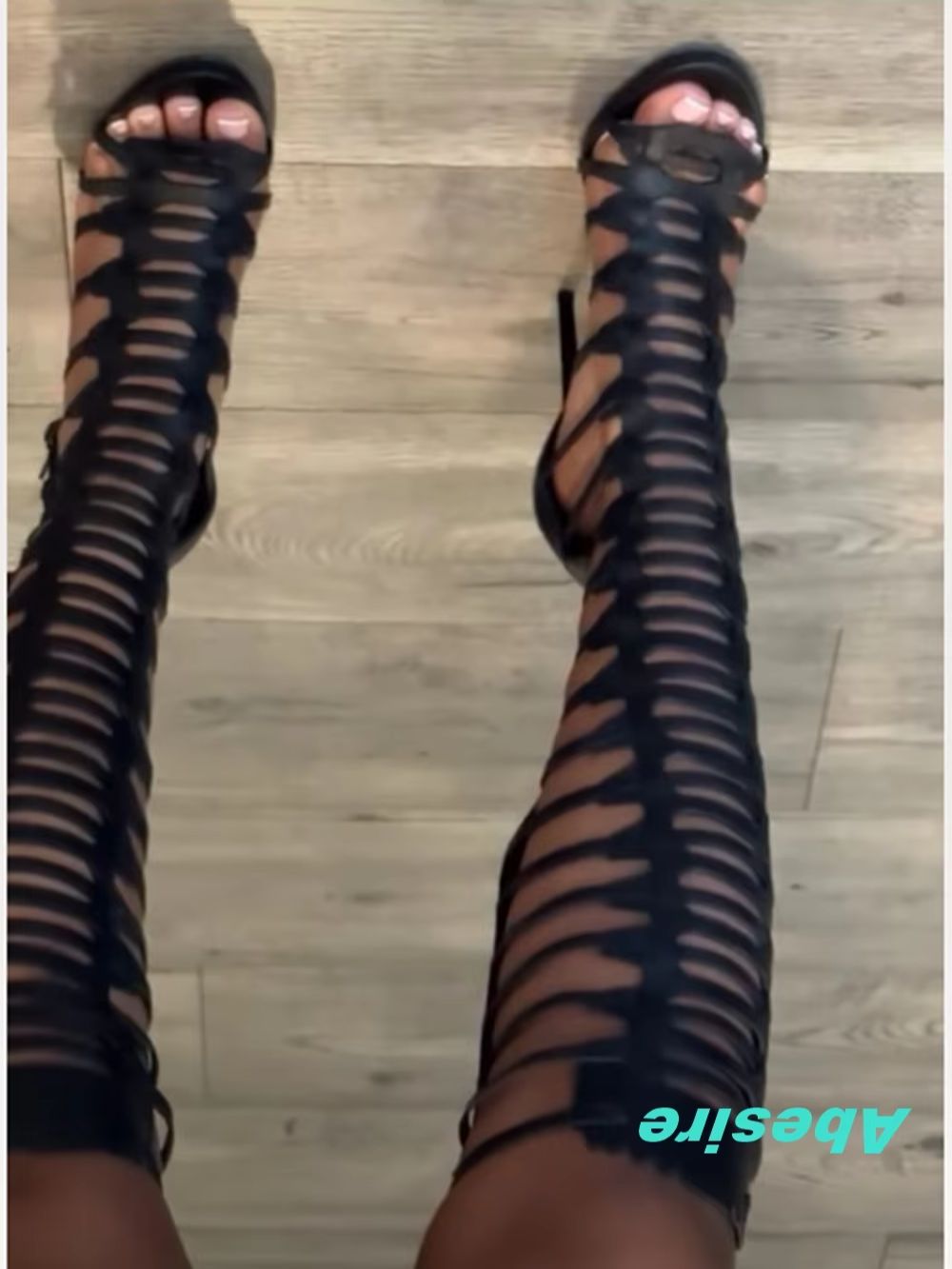 Sandal Strappy Heeled - ピープトウマルチバックルサマーサンダル女性用ブラック中空アウトスティレットヒールストラップニーグラディエーターサンダル新しい高級品